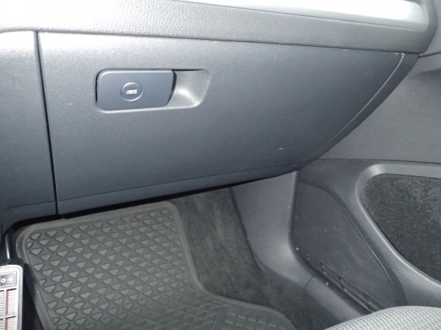 753686-87 Volkswagen AUV GOLF, 2015. Petrol / Gas. LOW MILES