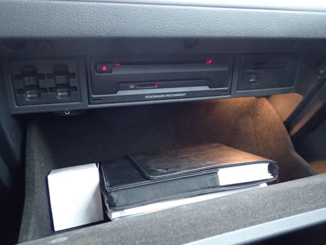 753686-97 Volkswagen AUV GOLF, 2015. Petrol / Gas. LOW MILES