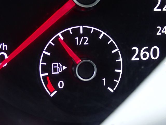 753686-99 Volkswagen AUV GOLF, 2015. Petrol / Gas. LOW MILES