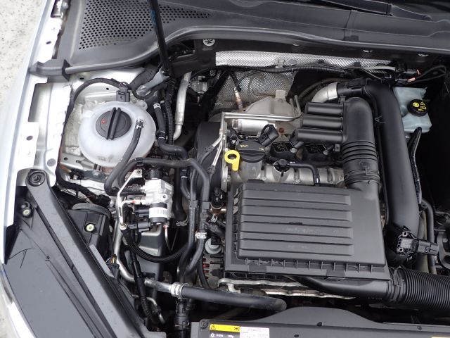 753686-101 Volkswagen AUV GOLF, 2015. Petrol / Gas. LOW MILES