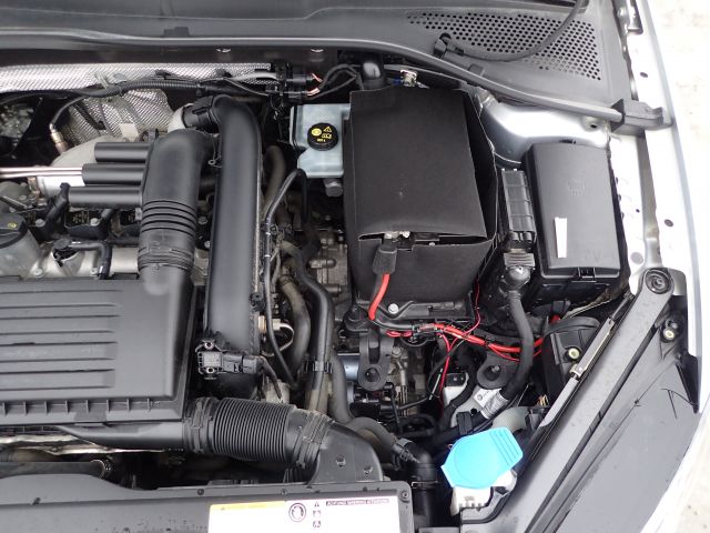 753686-102 Volkswagen AUV GOLF, 2015. Petrol / Gas. LOW MILES