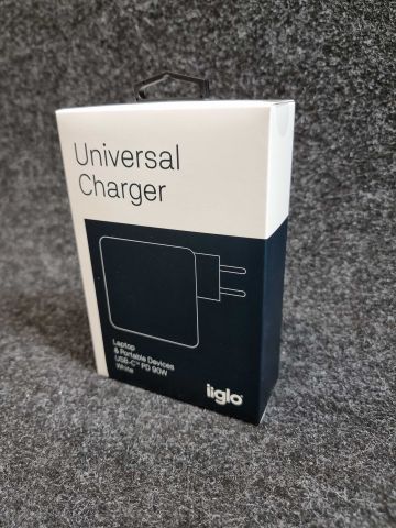 866770-2 iiglo universal charger for PC, phone and tablet, USB-C 90W