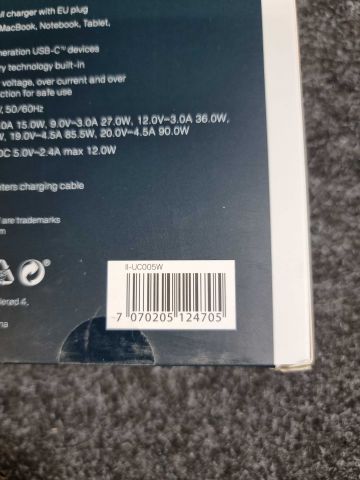 866770-3 iiglo universal charger for PC, phone and tablet, USB-C 90W