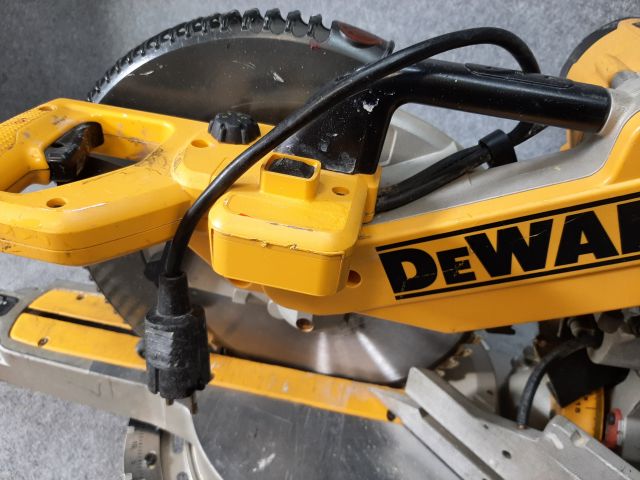 804794-7 Chainsaw - DeWalt DWS780 -QS