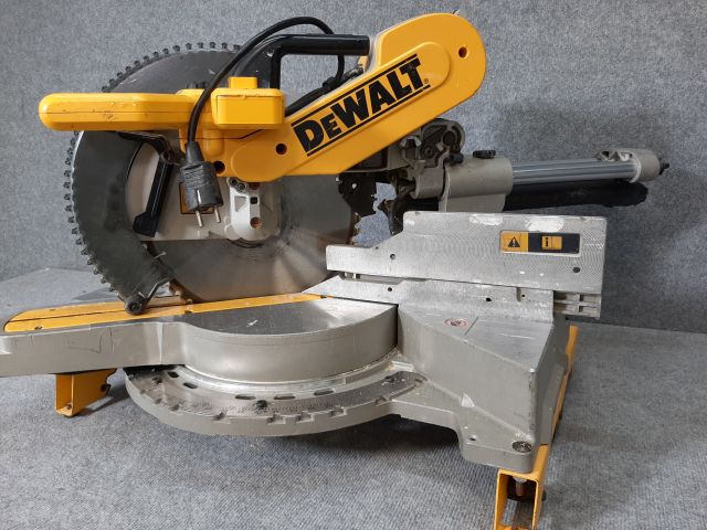 804794-10 Chainsaw - DeWalt DWS780 -QS