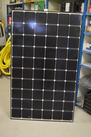 779532-1 LG 335N1C-A5 solar panel 335W -17 unused