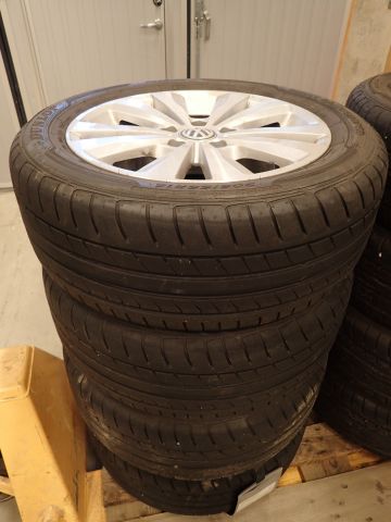 753686-103 Volkswagen AUV GOLF, 2015. Petrol / Gas. LOW MILES