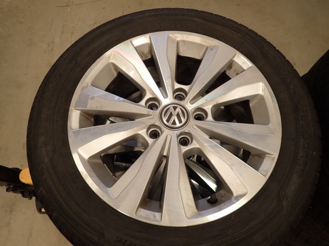 753686-104 Volkswagen AUV GOLF, 2015. Petrol / Gas. LOW MILES