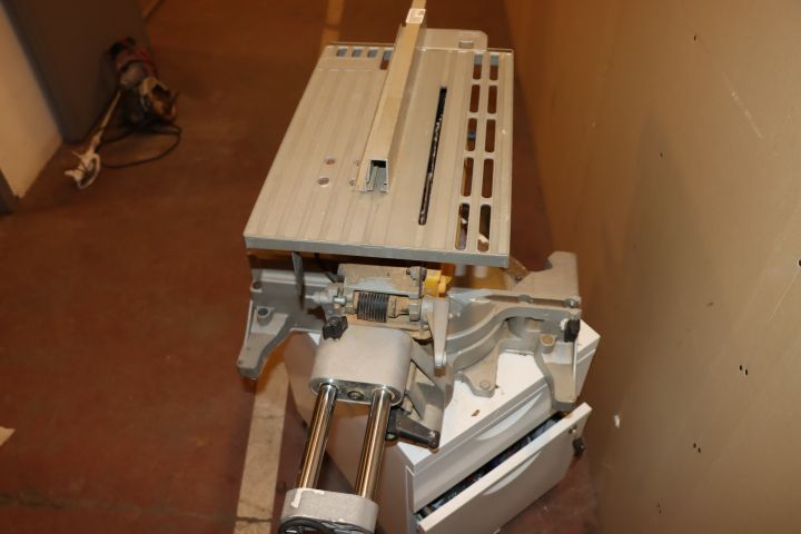 787999-8 Dewalt D27111 -qs Bord/Kap/ger