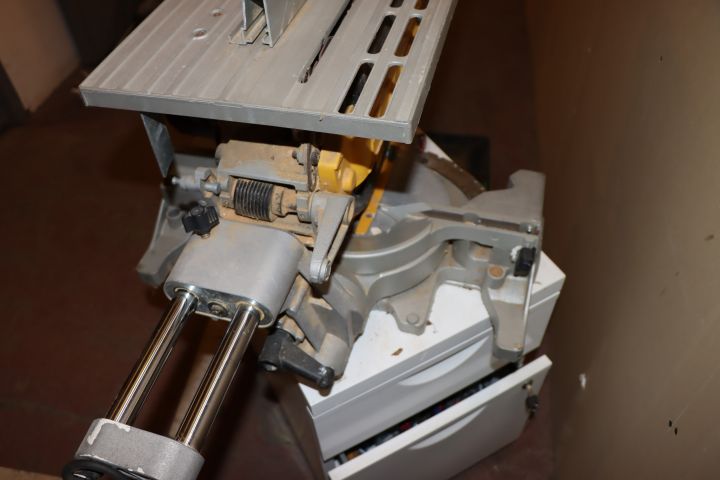 787999-10 Dewalt D27111 -qs Bord/Kap/ger