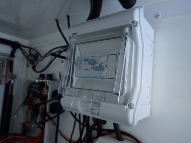 861417-26 Trailer HAPERT R13, 2010 with special cover. (Repair item)