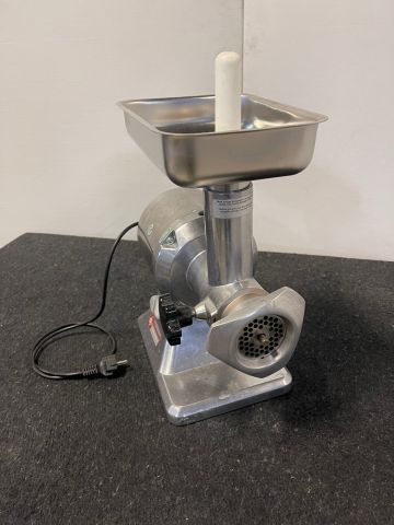 867417-2 Köttkvarn n°12, 380x220xH430mm. Testad, fungerar