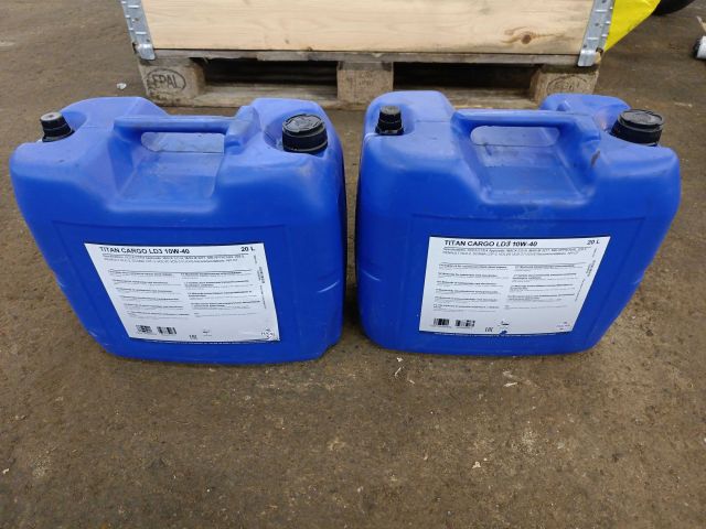 754264-1 40L TITAN CARGO LD3 10W-40 synthetic engine oil