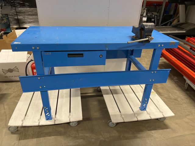 745474-1 Arbetsbänk 150 cm, samt diverse verktyg