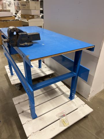 745474-4 Arbetsbänk 150 cm, samt diverse verktyg