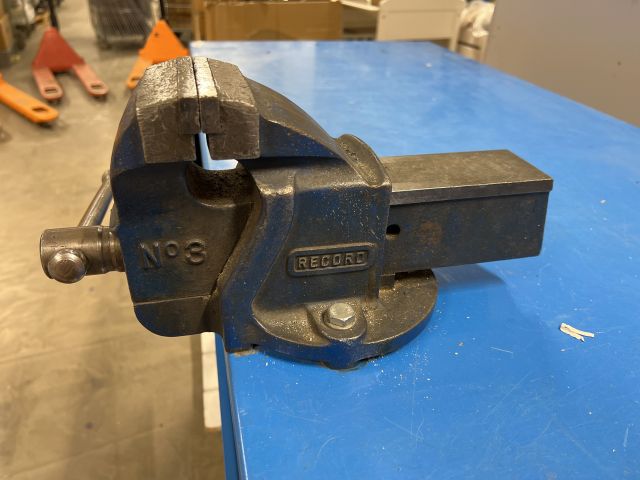 745474-5 Arbetsbänk 150 cm, samt diverse verktyg