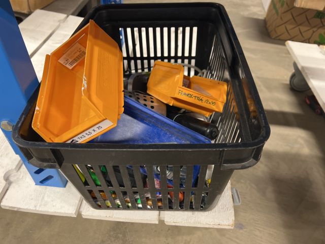 745474-7 Arbetsbänk 150 cm, samt diverse verktyg