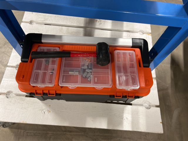 745474-8 Arbetsbänk 150 cm, samt diverse verktyg