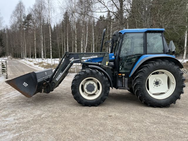 869960-1 New Holland TS 110 with front loader RAZ400