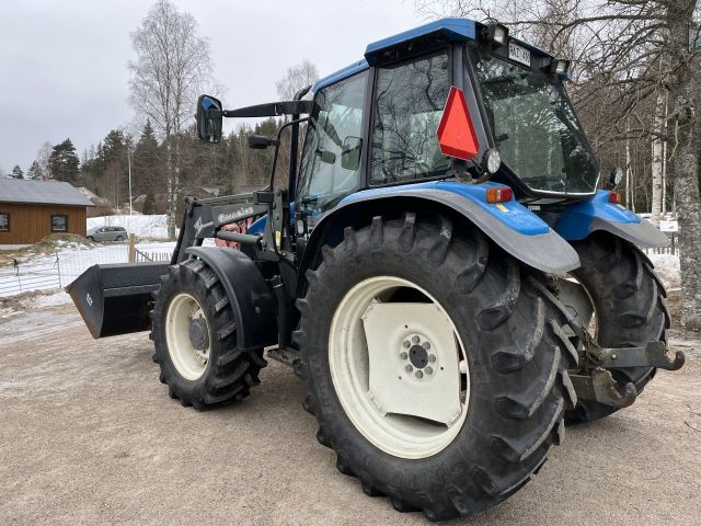 869960-4 New Holland TS 110 with front loader RAZ400