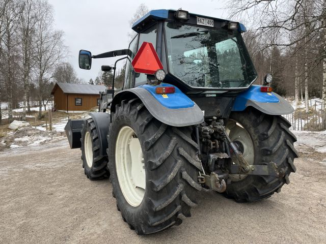 869960-5 New Holland TS 110 with front loader RAZ400