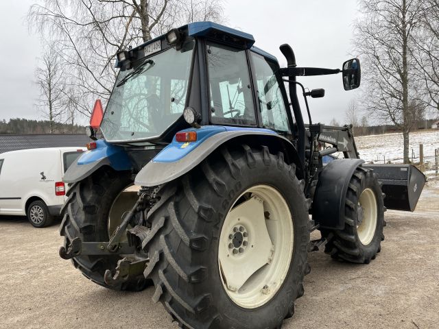 869960-2 New Holland TS 110 with front loader RAZ400