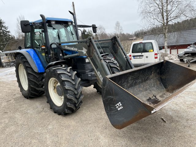 869960-9 New Holland TS 110 with front loader RAZ400