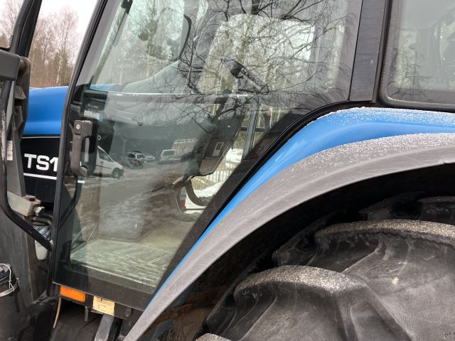 869960-16 New Holland TS 110 with front loader RAZ400