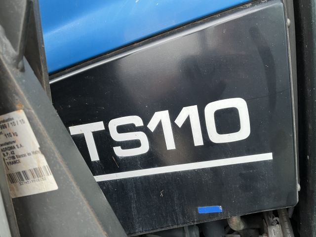 869960-17 New Holland TS 110 with front loader RAZ400