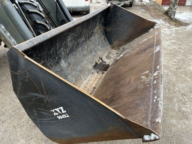 869960-21 New Holland TS 110 with front loader RAZ400