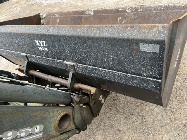 869960-23 New Holland TS 110 with front loader RAZ400
