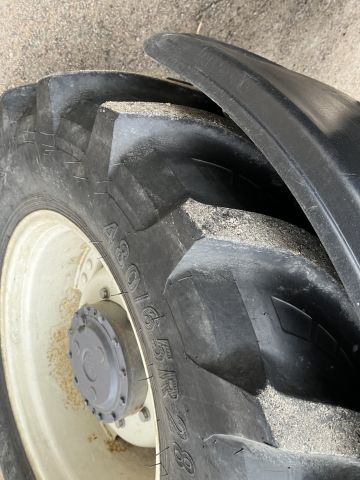 869960-26 New Holland TS 110 with front loader RAZ400