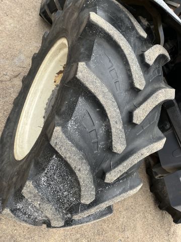 869960-29 New Holland TS 110 with front loader RAZ400
