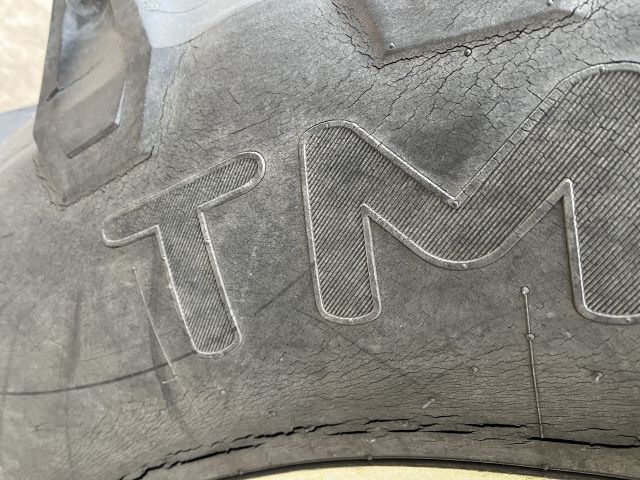 869960-32 New Holland TS 110 with front loader RAZ400
