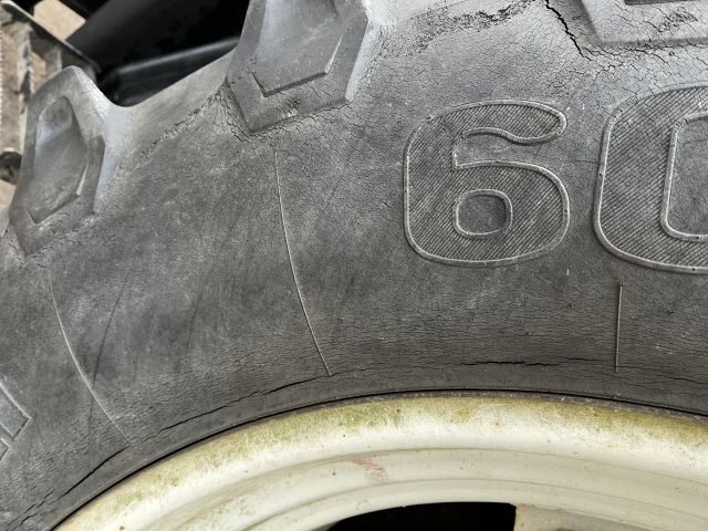 869960-34 New Holland TS 110 with front loader RAZ400
