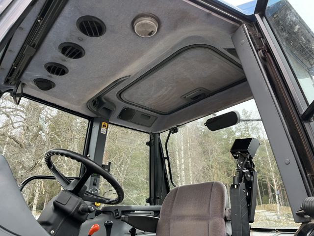 869960-35 New Holland TS 110 with front loader RAZ400