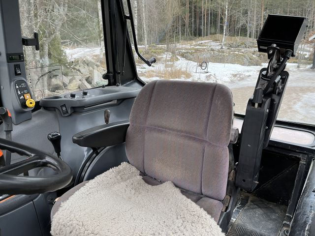 869960-37 New Holland TS 110 with front loader RAZ400