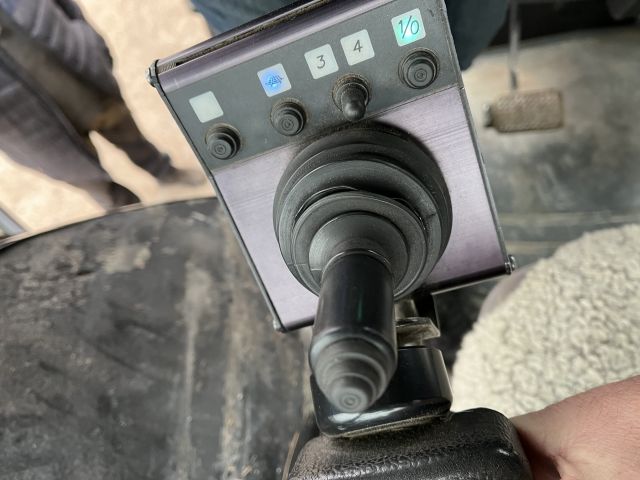 869960-44 New Holland TS 110 with front loader RAZ400