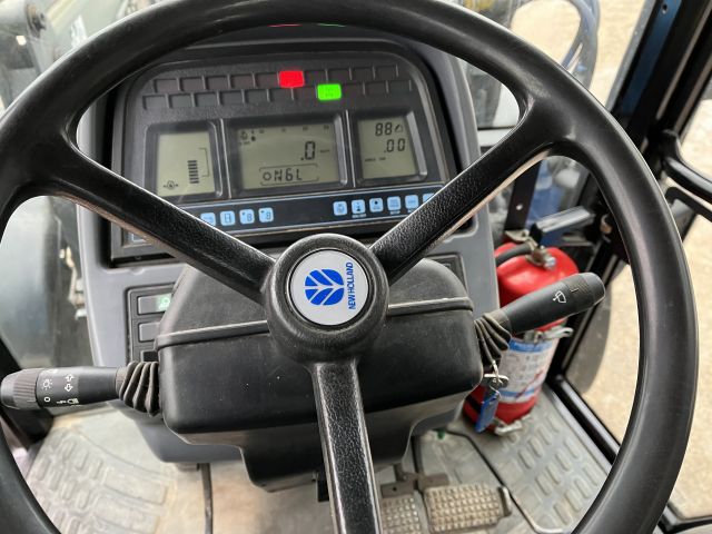 869960-45 New Holland TS 110 with front loader RAZ400
