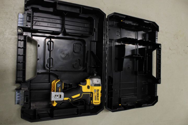 830222-3 Screwdriver * Impact screwdriver * Dewalt Models DCF 888. 18 V