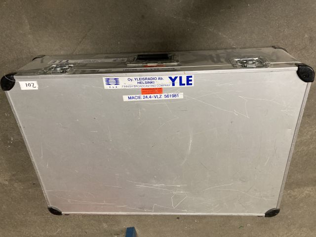 870305-9 Mackie SR 24.4-VLZ Pro SR Series 24x4x2 4 Bus Mixing Console