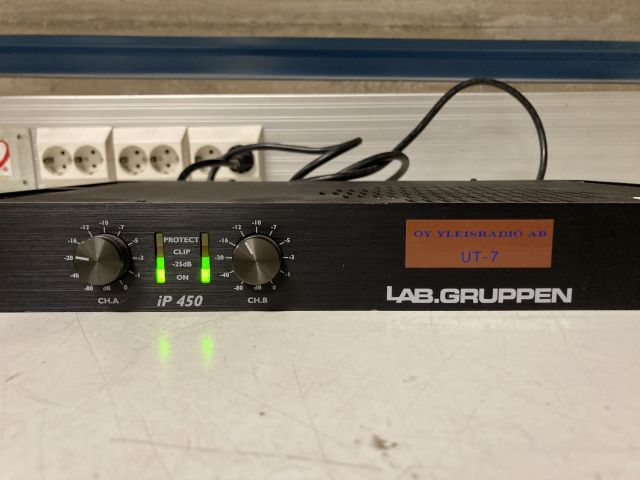 870329-2 Lab.Gruppen iP 450 Power Amplifier