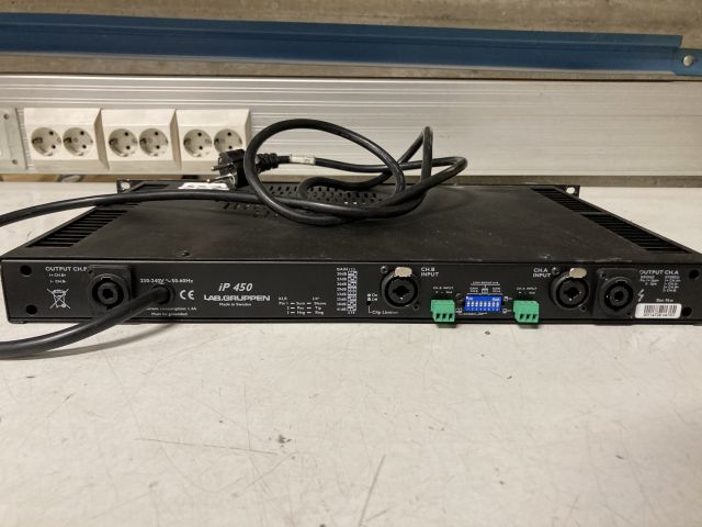 870329-3 Lab.Gruppen iP 450 Power Amplifier