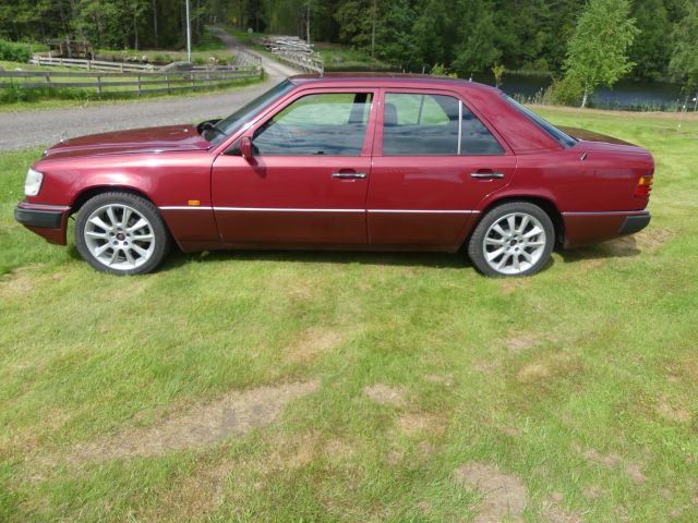 870767-2 Mercedes-Benz 220 E -1993