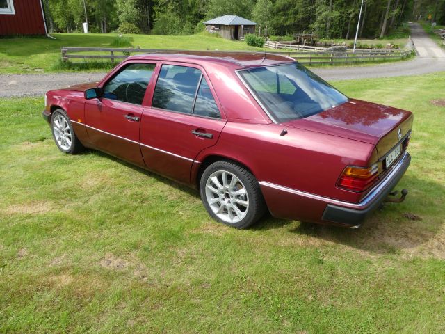 870767-3 Mercedes-Benz 220 E -1993