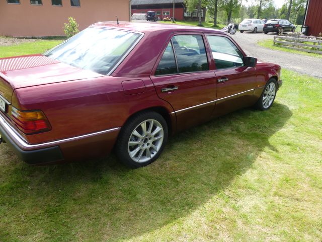 870767-5 Mercedes-Benz 220 E -1993