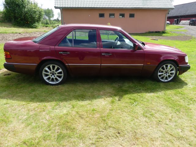 870767-6 Mercedes-Benz 220 E -1993