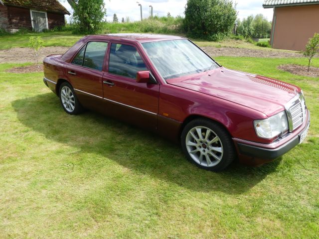 870767-7 Mercedes-Benz 220 E -1993