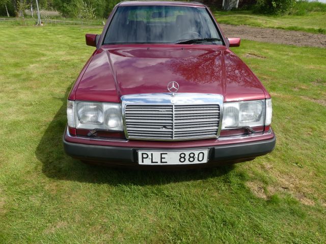 870767-8 Mercedes-Benz 220 E -1993