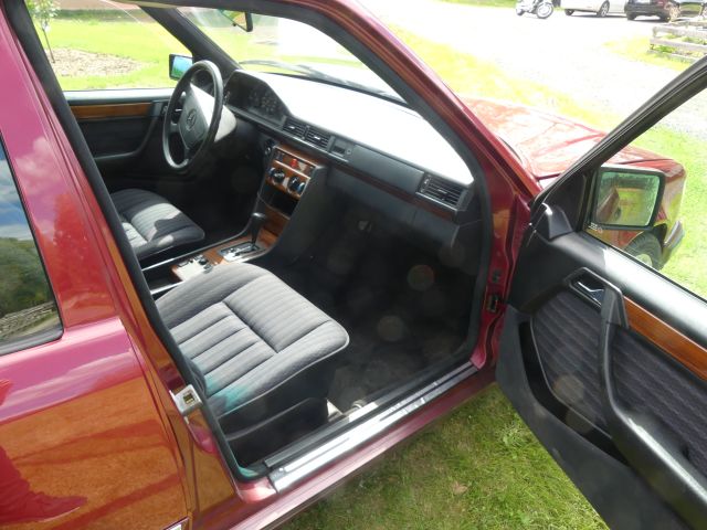 870767-13 Mercedes-Benz 220 E -1993